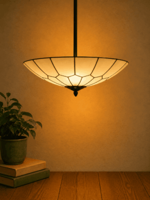 Art Deco hanglamp met opaline glazen schaal