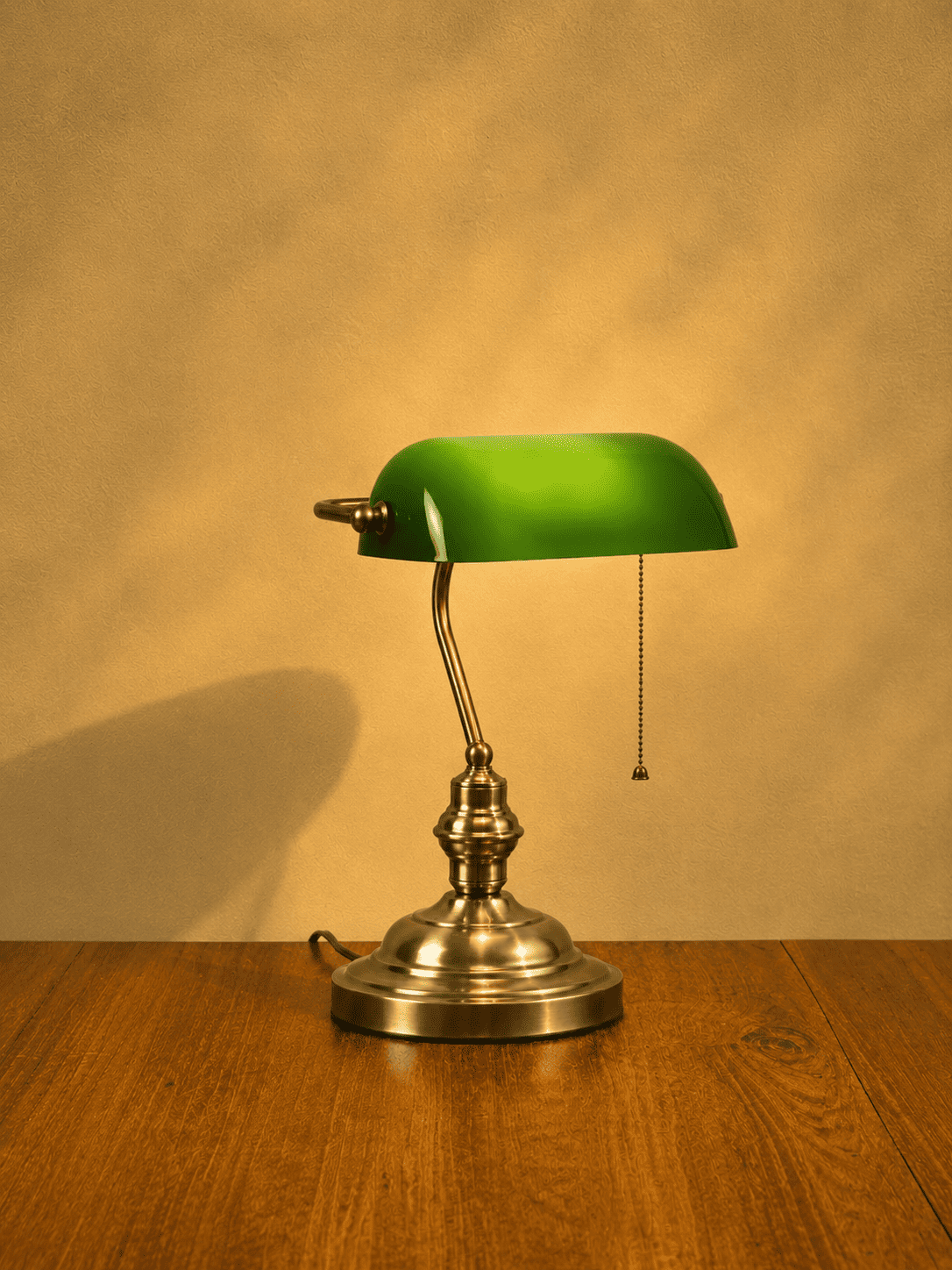 Klassieke groene bankierslamp met messing voet