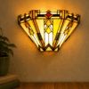 Art Deco wandlamp met geometrisch glas-in-lood patroon